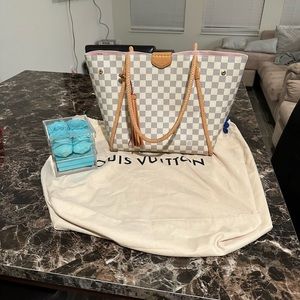 Authentic Louis Vuitton Propriano DA totes bag